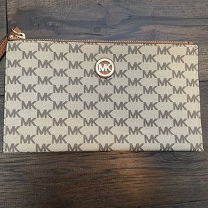 Large Michael Kors wristlet (never used)